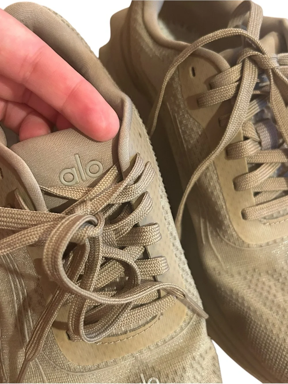 Alo Runner Sneakers Sz 8 Gravel